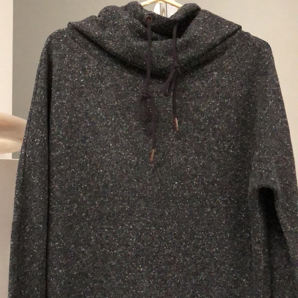 Roots style sweater hoodie size small - Picture 4 of 6